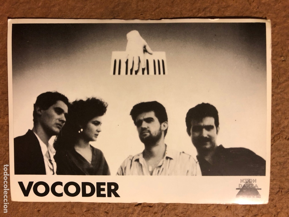 Photos of Singers: VOCODER. FOTOGRAF&Iacute;A PROMOCIONAL DISCOGR&Aacute;FICA NE&Oacute;N DANZA DRO.
