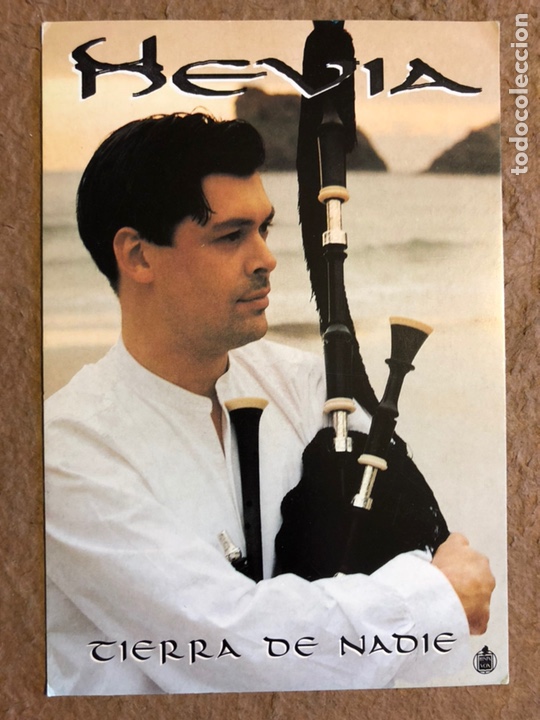 Photos de Chanteurs et Chanteuses: HEVIA &ldquo;TIERRA DE NADIE &ldquo; (1997). TARJETA PROMOCIONAL DISCOGR&Aacute;FICA HISPAVOX.