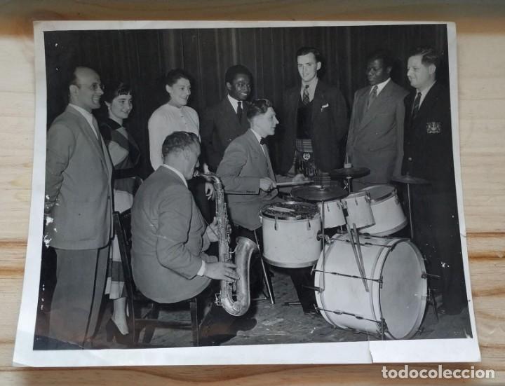 Photos of Singers: FOTO DANCE BAND. A&Ntilde;O 1953. MEDIDAS. 25 x 20 cm.
