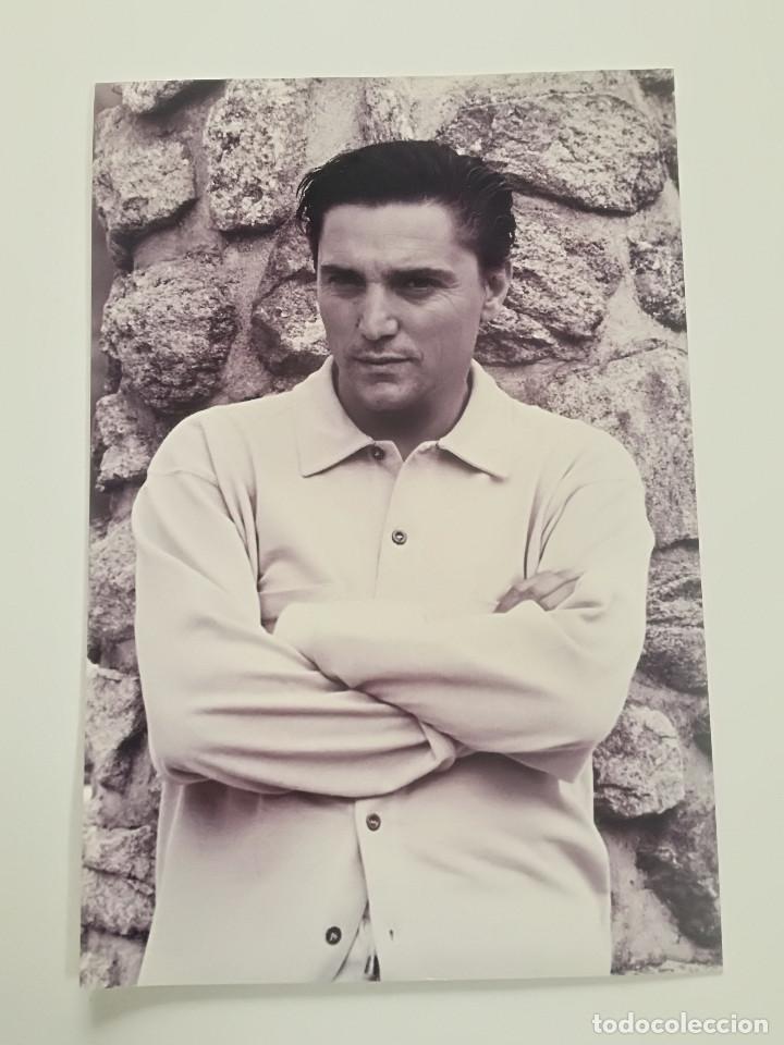 Photos de Chanteurs et Chanteuses: PACO ORTEGA//  FOTOGRAFIA PROMOCIONAL ARCHIVO DE POLYGRAM IBERICA A&Ntilde;OS 90 // GRAN TAMA&Ntilde;O 30X20cm