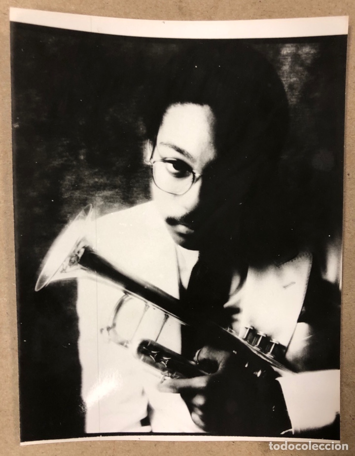 Fotos von Musikern: WINTON MARSALIS. FOTOGRAF&Iacute;A ORIGINAL EN B/N DEL TROMPETISTA DE JAZZ (A&Ntilde;OS 80).