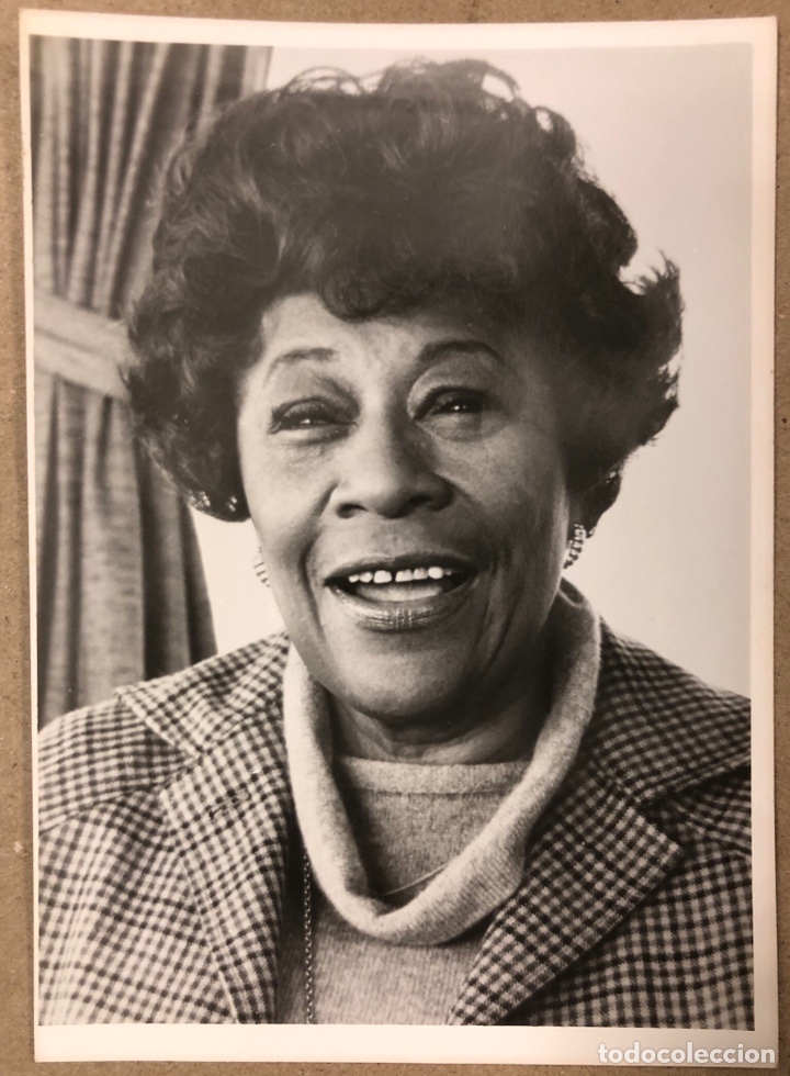 Fotos von Musikern: ELLA FITZGERALD. FOTOGRAF&Iacute;A ORIGINAL PROMOCIONAL EN B/N.