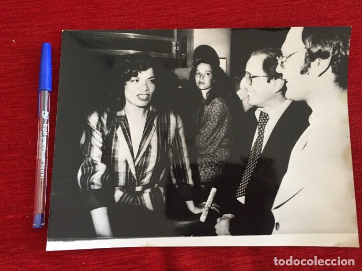 Foto di Cantanti: F9944 FOTO FOTOGRAFIA ORIGINAL DE PRENSA BIANCA JAGGER LUCIANO GIUDICI BROSSARD (3-8-1979)