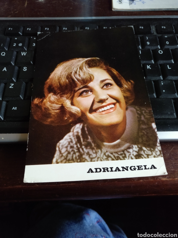 Photos de Chanteurs et Chanteuses: Adriangela
