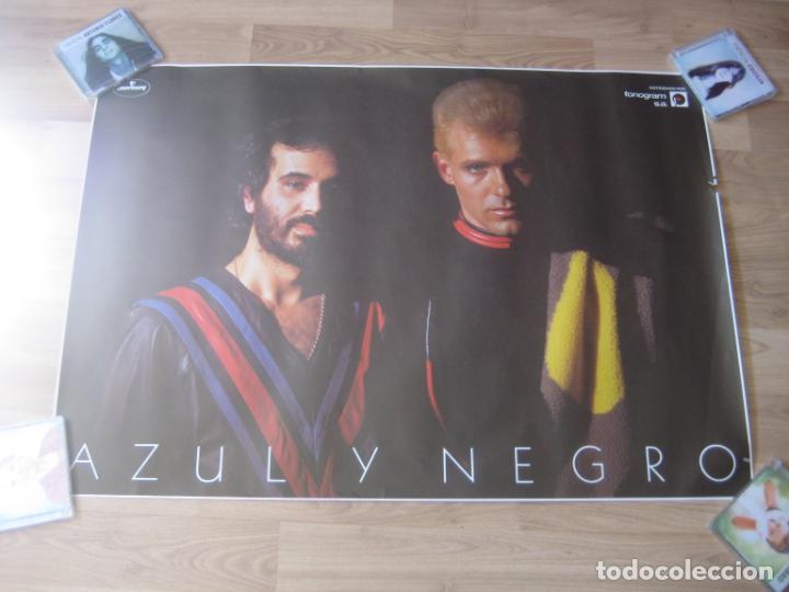 Photos of Singers: POSTER CARTEL OFICIAL COMPA&Ntilde;IA - AZUL Y NEGRO - TECNO POP 80'S - 70 cms x 1 METRO - MOVIDA SYNTH