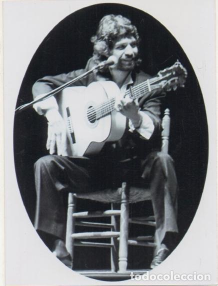 Fotos de cantantes: FOTOGRAFIA DE CAMARON DE LA ISLA A LA GUITARRA. 15X11 CM. MUY BUEN ESTADO FOTFLA-030,2