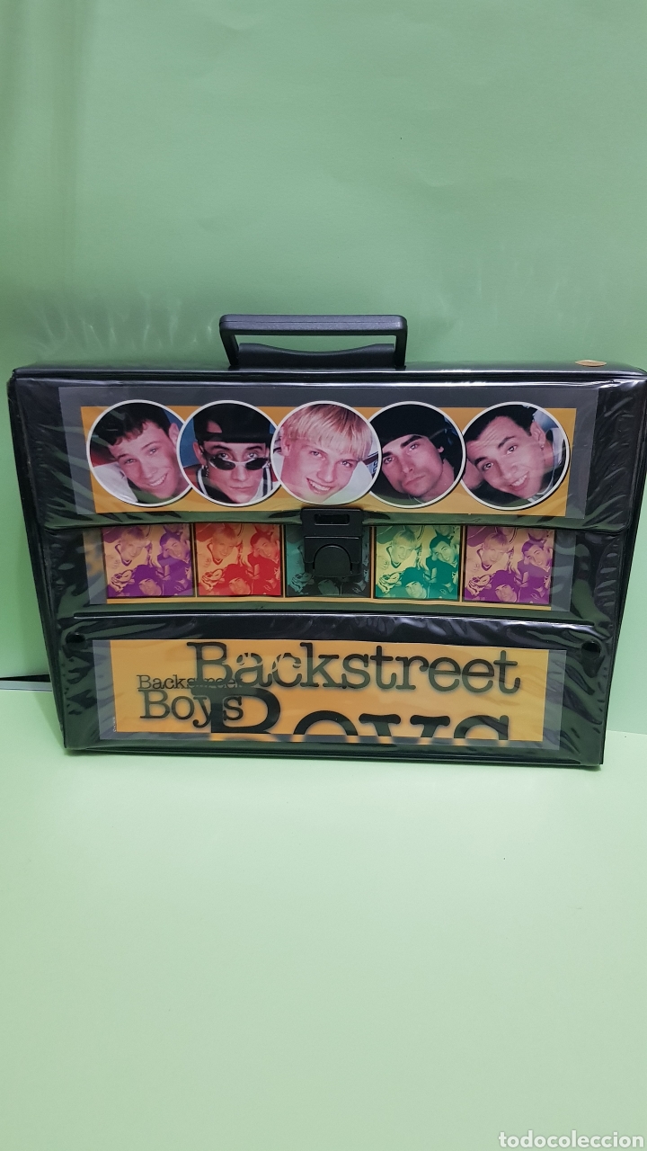 Fotos de Cantantes: Malet&iacute;n BACKSTREET BOYS a&ntilde;os 90 RARUNO se abre completamente mediante polleras