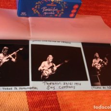Fotos de Cantantes: JACO PASTORIUS SET 3 FOTOGRAFÍAS ORIGINALES BARCELONA 1976 GLUED GIRA TOUR TIMBRADAS 46X20. Lote 315055173