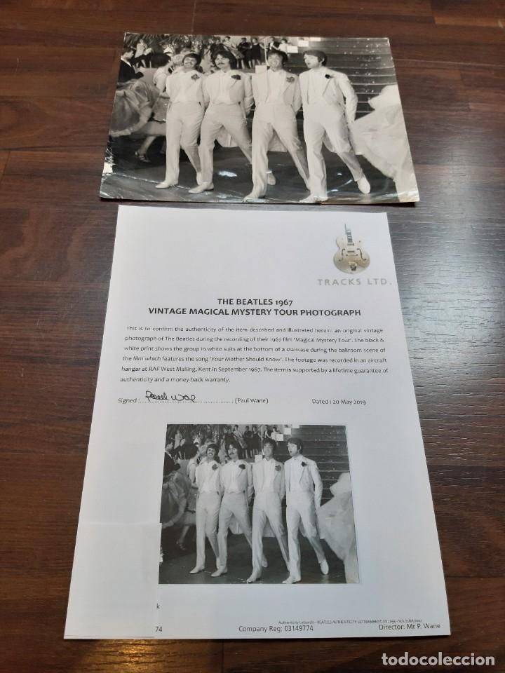 Fotos de cantantes: THE BEATLES FOTOGRAFIA MAGICAL MYSTERY TOUR 1967 CERTIFICADO TRACKS LTD P. WANE (GBM)