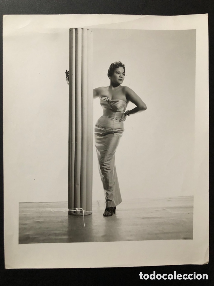 Photos of Singers: Foto original de vedette cubana Carmen Delia Dipini Narcy studios La Habana cuba 20 x 25 cm