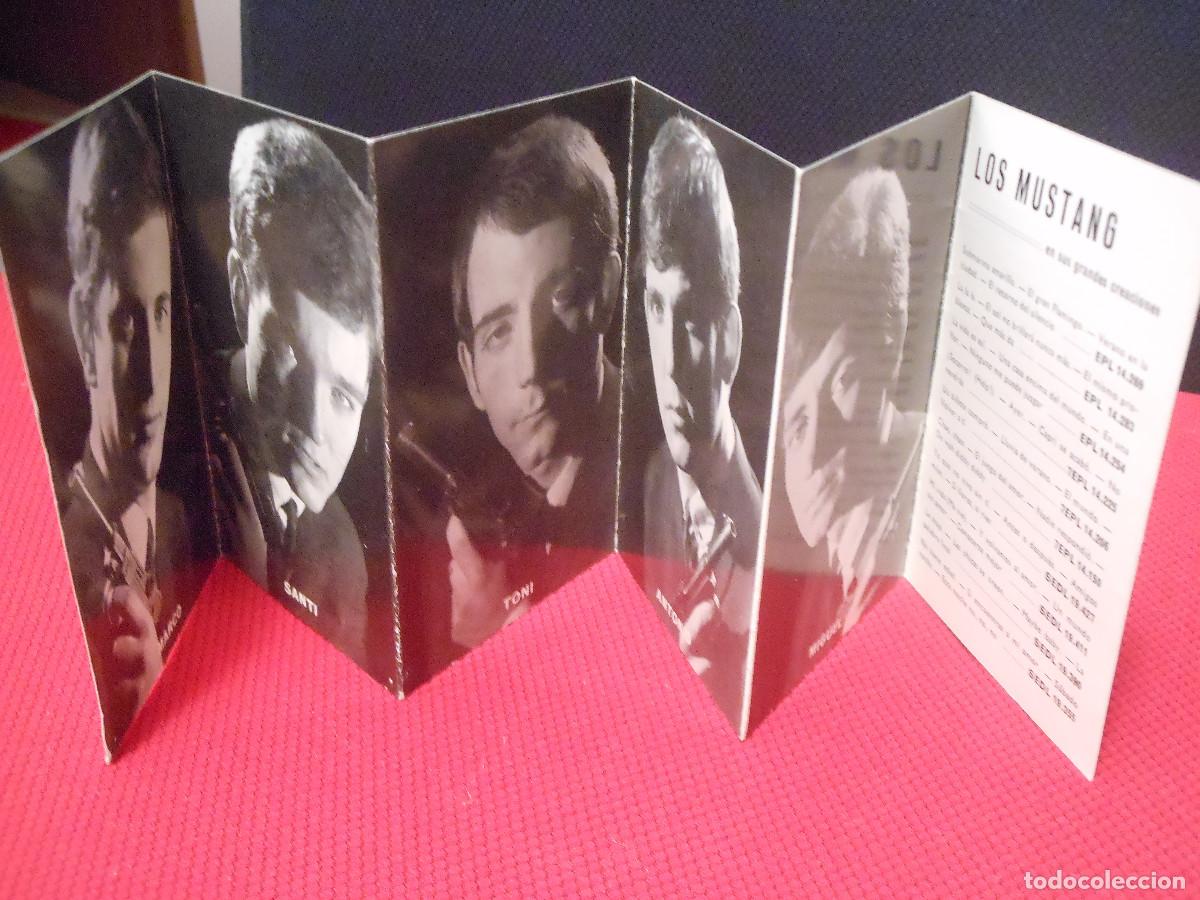 Fotos de Cantantes: TARJETA DESPLEGABLE DE LOS MUSTANG CON AUTOGRAFO Y DISCOGRAFIA 1966 MUSICA
