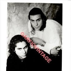 Fotos de Cantantes: 1996, ANTIGUA FOTOGRAFIA DEL GRUPO MUSICAL NAVAJITA PLATEA, 178X238MM. Lote 401021824