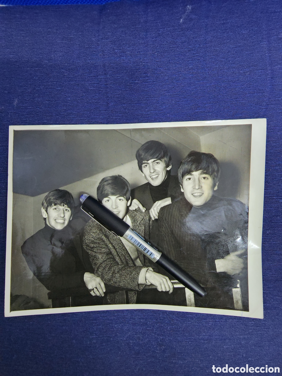 Fotos de cantantes: THE BEATLES: FOTO ORIGINAL LONDON DAILY MIRROR- 1964 SELLO POR DETRAS-INCREIBLE FIDELIDAD!!