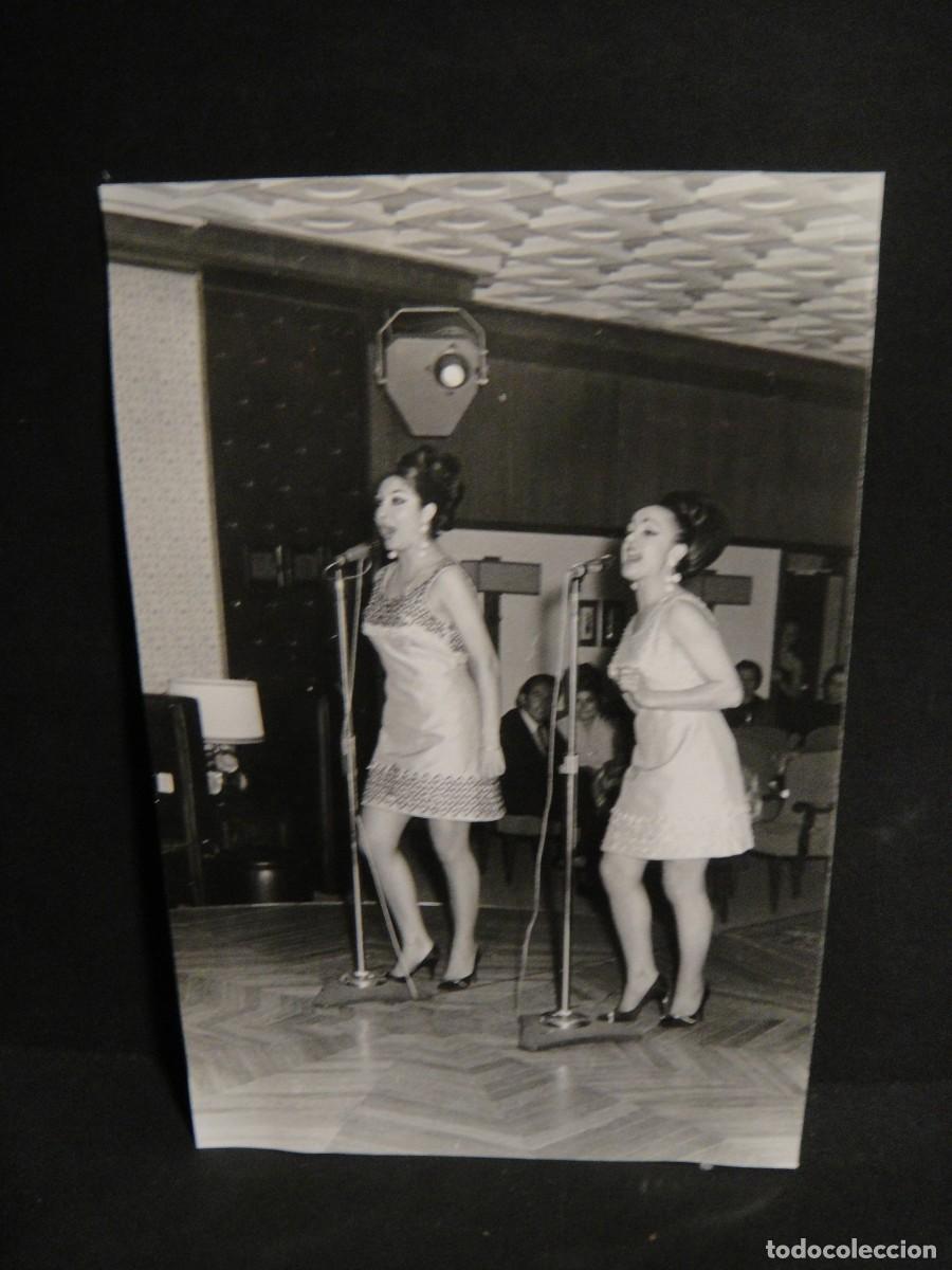 Fotos de Cantantes: carmina serra y maria jose - artistas de variedades - foto isidoro - valencia