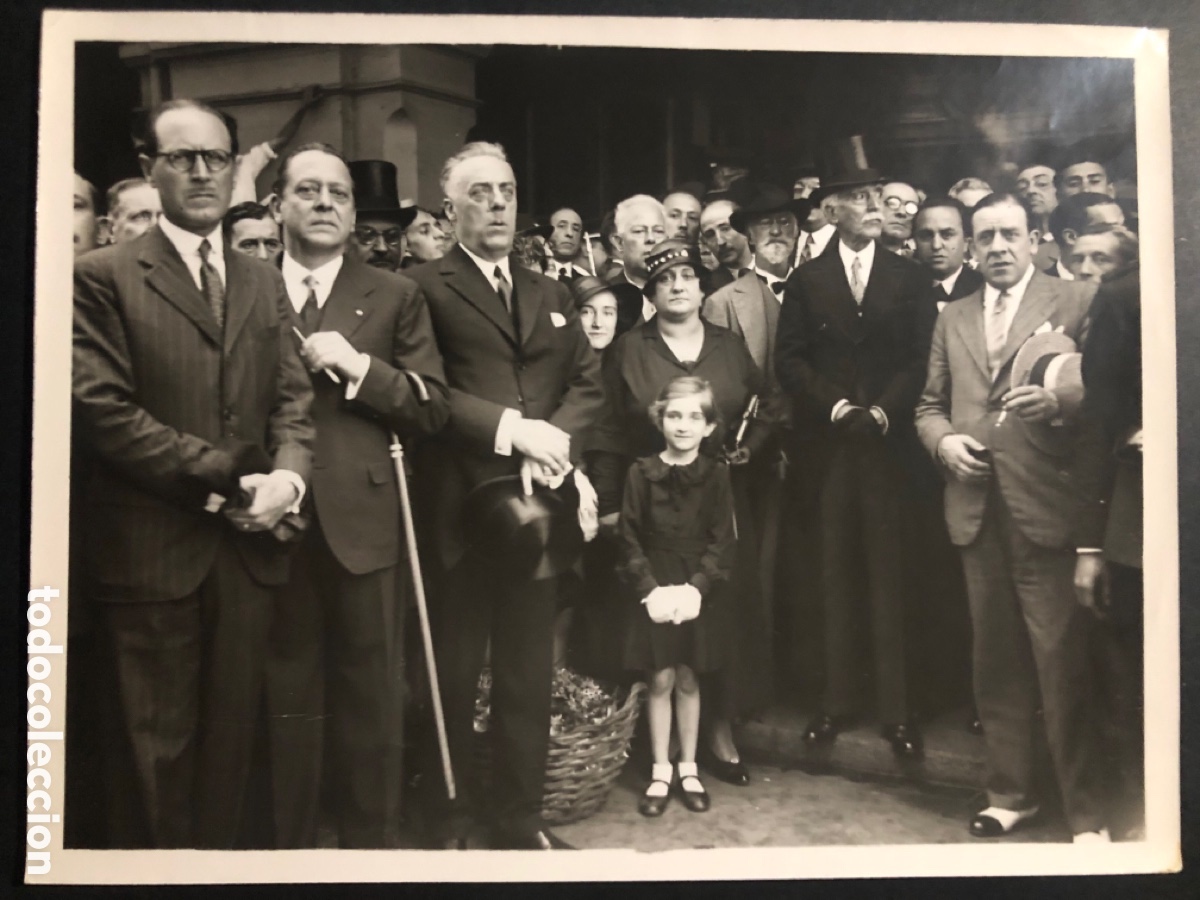 Photos of Singers: Foto original entierro del tenor Francisco vi&ntilde;as en la puerta del teatro liceo 1933