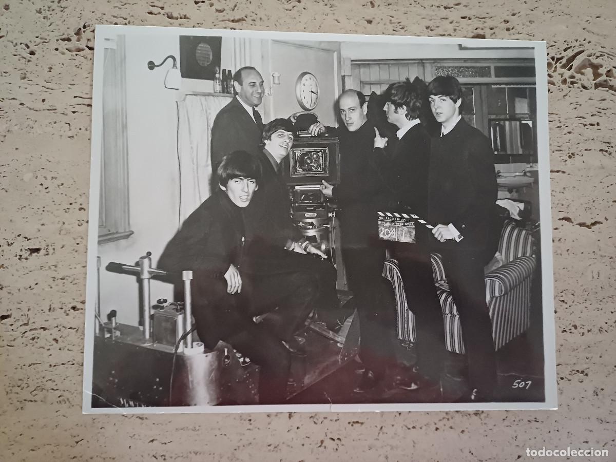 Photos of Singers: FOTOGRAFIA DE 25 X 20 CMS.DE LA BANDA BRITANICA THE BEATLES EN EL RODAJE DEL FILM A HARD DAY&acute;S NIGHT