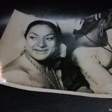 Fotos de Cantantes: LOLA FLORES FOTOGRAFÍA EN LA ROMERIA DE LA VIRGEN DEL ROCIO FOTO DE PRENSA 1965 FLAMENCO