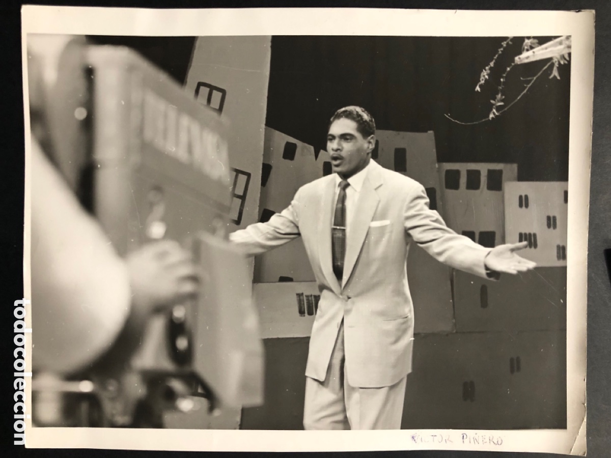 Photos of Singers: Foto original del cantante venezolano V&iacute;ctor Pi&ntilde;ero el rey del merecumb&eacute; 20 x 26 cm