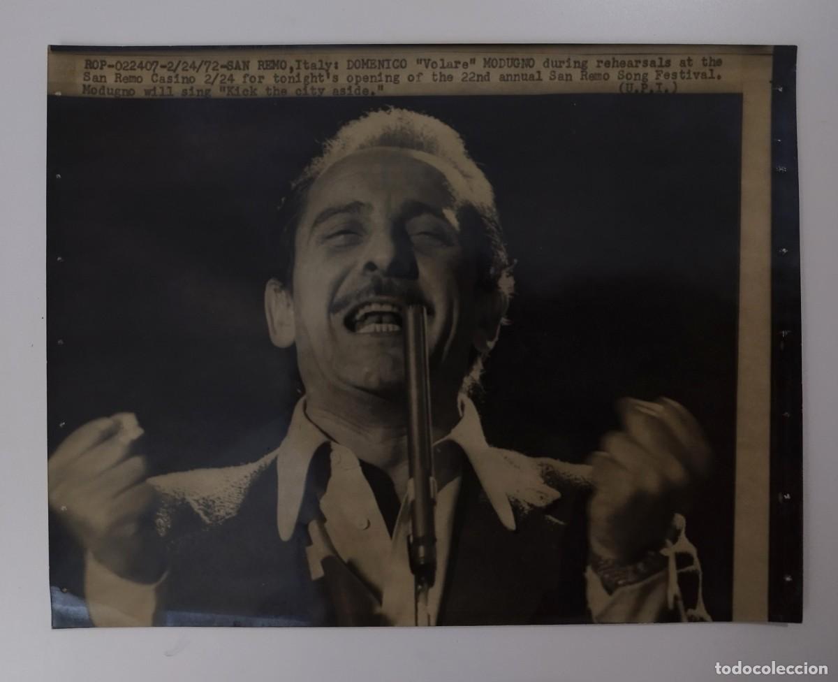 Fotos von Musikern: DOMENICO MODUGNO &middot; Fotograf&iacute;a Original Para Medios &middot; 1972 &middot; Ensayo en San Remo
