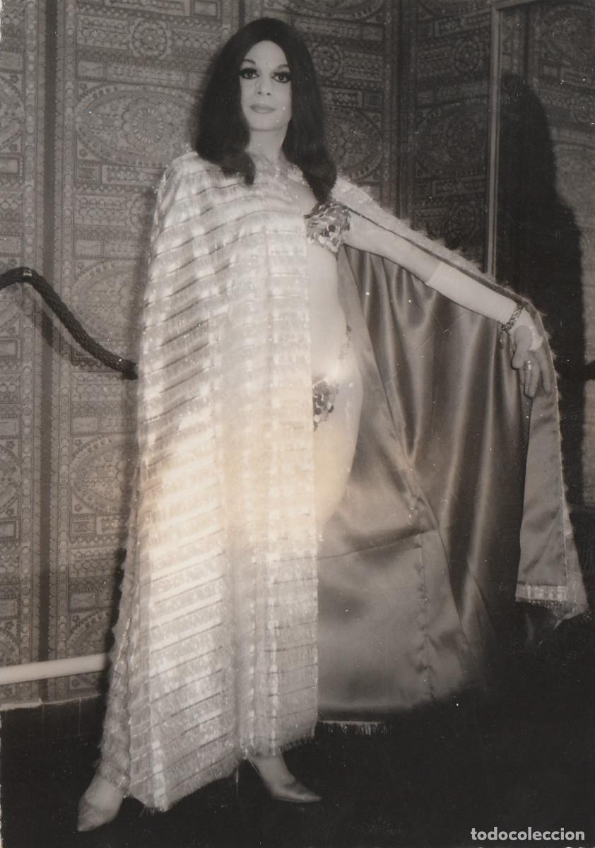 Fotos von Musikern: Transici&oacute;n espa&ntilde;ola. Fotograf&iacute;a de Lady Layla. Firmada en el dorso. A&ntilde;os 70 h aa