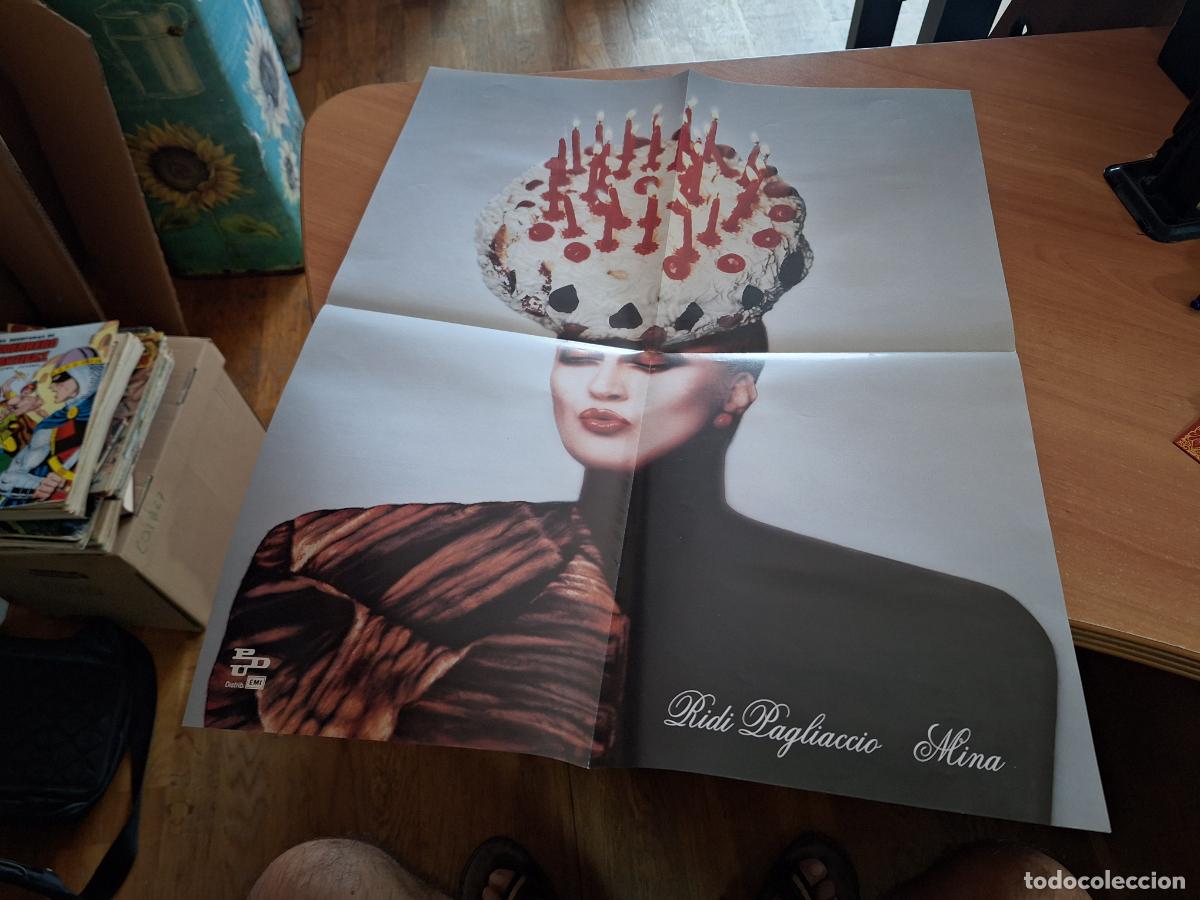 Photos of Singers: POSTER DE MINA DEL DISCO RIDI PAGLIACCIO (AB-8)