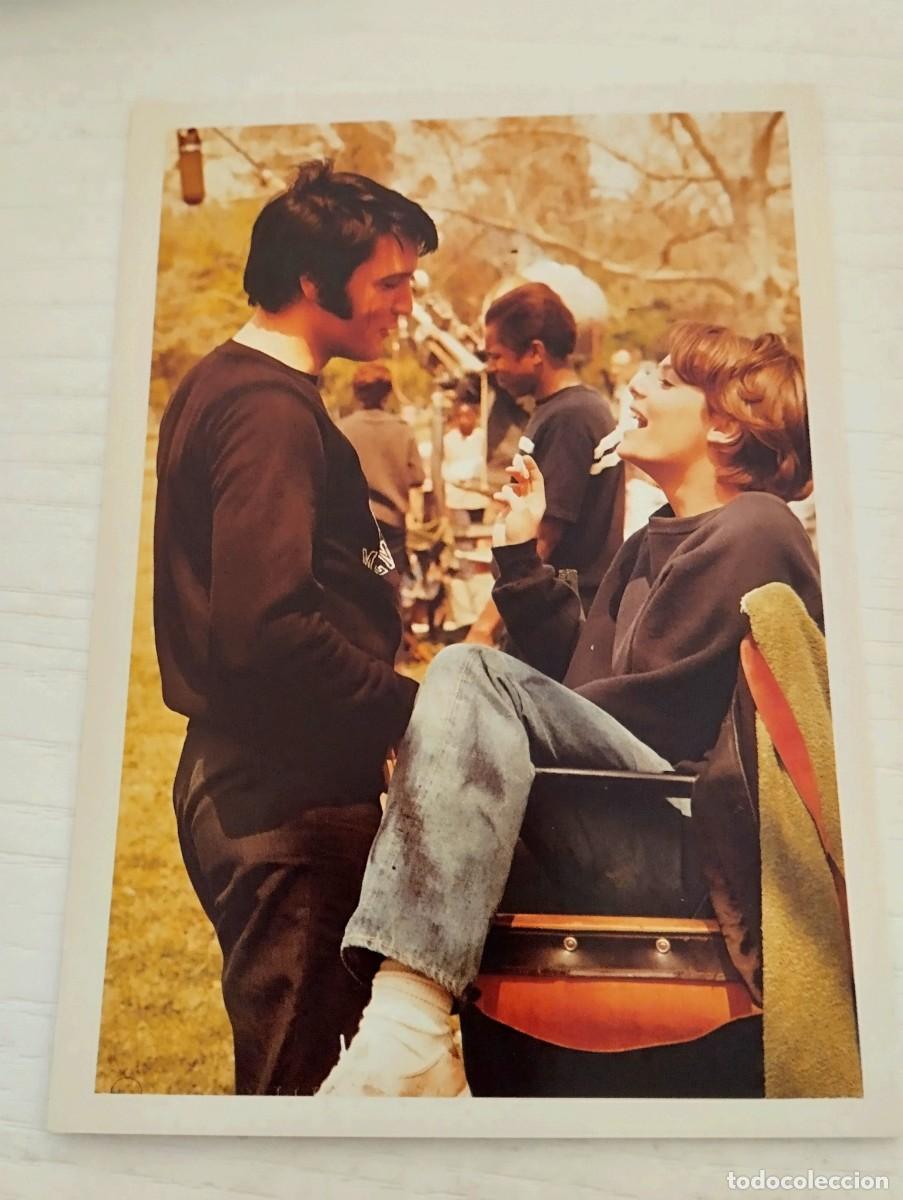 Fotos von Musikern: TARJETA POSTAL ELVIS PRESLEY EN CHANGE OF HABIT (NBC/UNIVERSAL 1970) SIN CIRCULAR-PRINTED IN ENGLAND