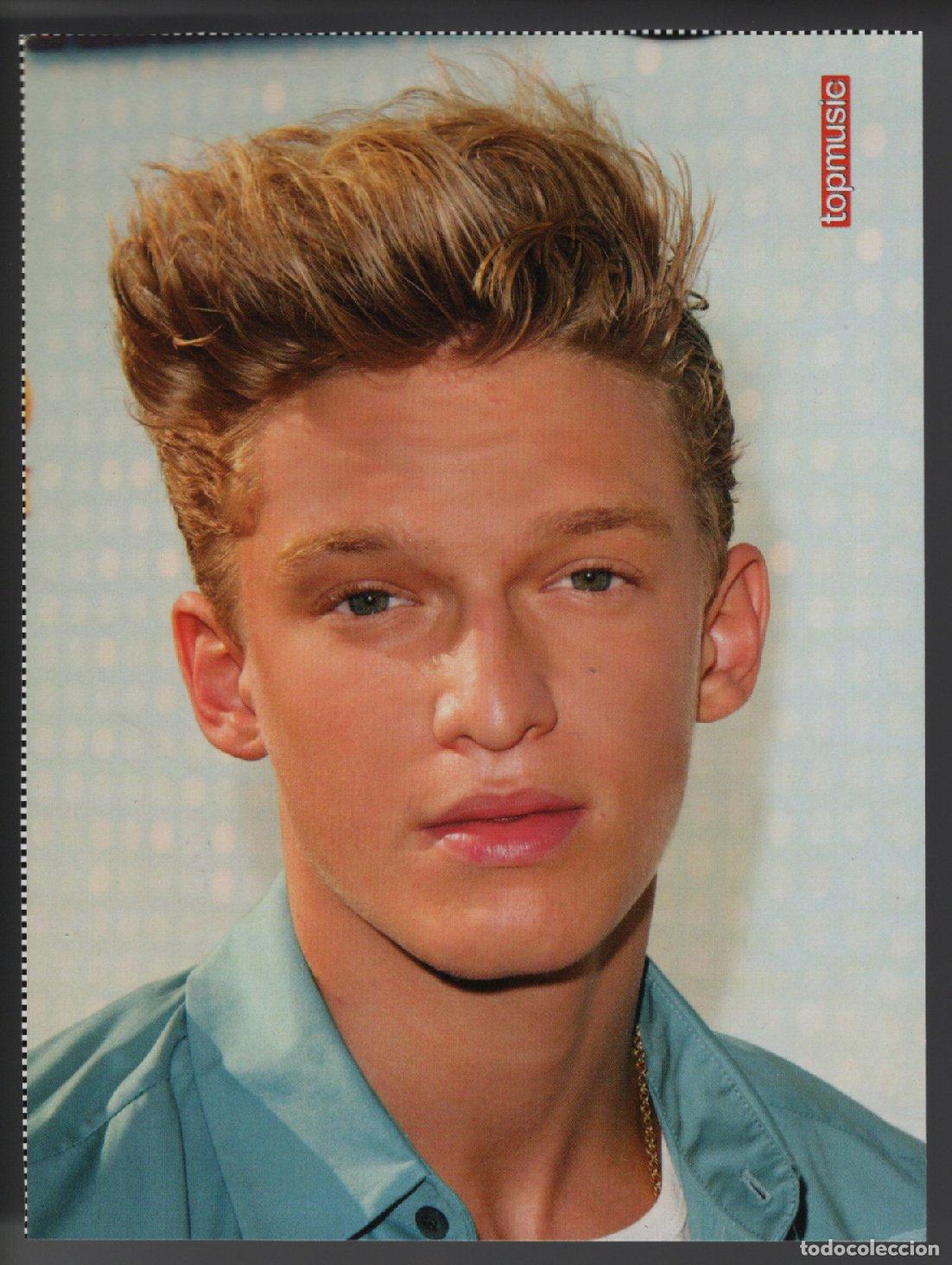 Fotos von Musikern: MINI POSTER CODY SIMPSON - CONOR MAYNARD - PAPEL GRUESO - REVISTA TOPMUSIC & CINE / TOP MUSIC & CINE