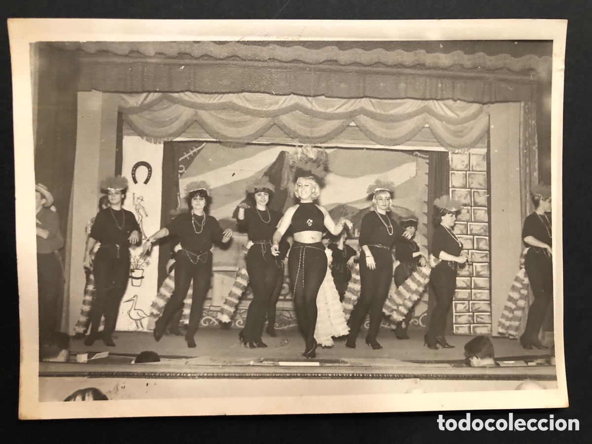 Photos de Chanteurs et Chanteuses: Foto original de vedettes en escenario de teatro