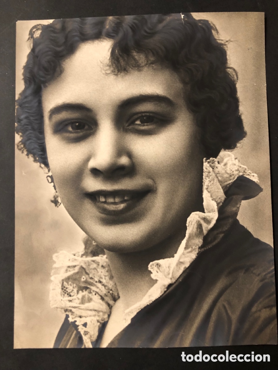 Photos of Singers: Foto original de la cantante Amalia Molina foto compa&ntilde;y