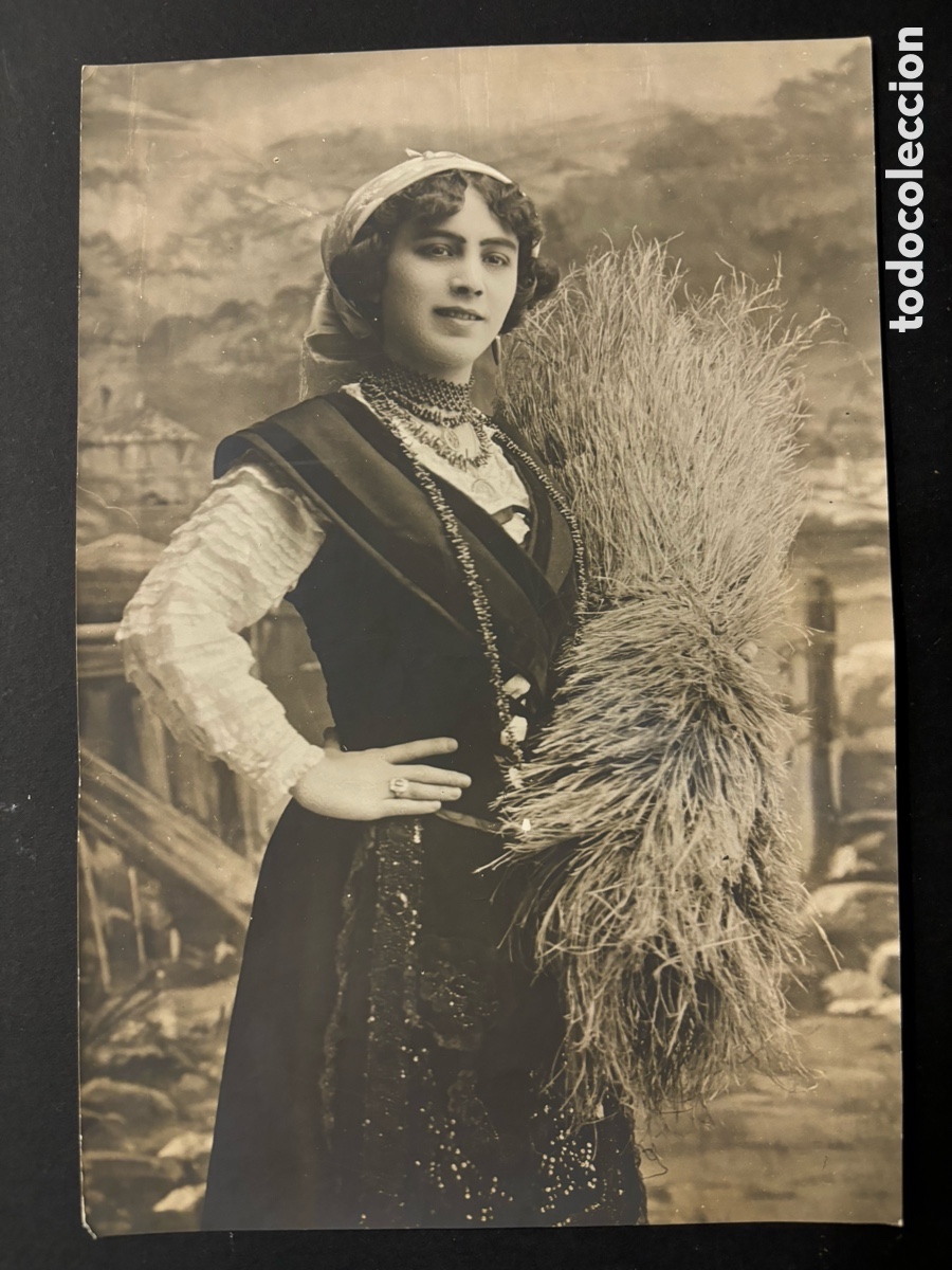 Photos de Chanteurs et Chanteuses: Foto original de la cantante Amalia Molina