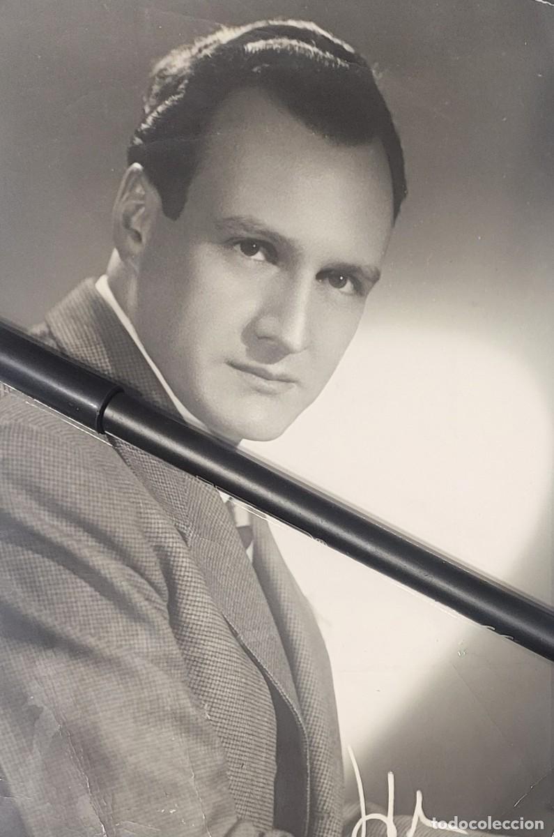 Fotos von Musikern: Luis Sagi-Vela fotograf&iacute;a original de archivo de revista Argentina 13 X 18 ctms...