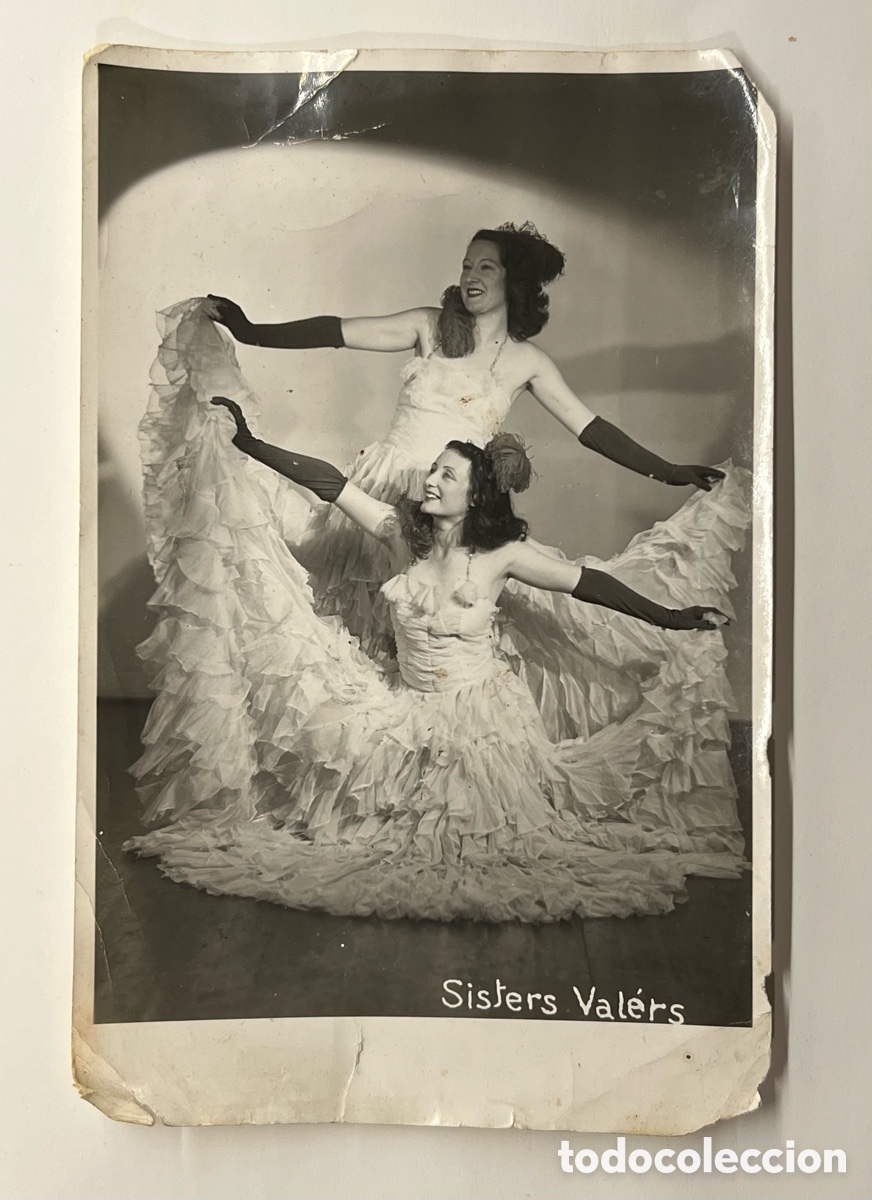 Photos de Chanteurs et Chanteuses: SISTERS VALERS.. Artistas francesas del Moulin Rouge&hellip; foto Studio Fontes (h.1960?) deslucida..