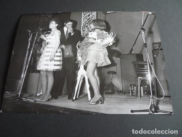 Fotos von Musikern: ENCARNITA POLO CANTANTE EN LOS PREMIOS POPULARIDAD MADRID ANTIGUA FOTOGRAFIA 24 X 18 CM