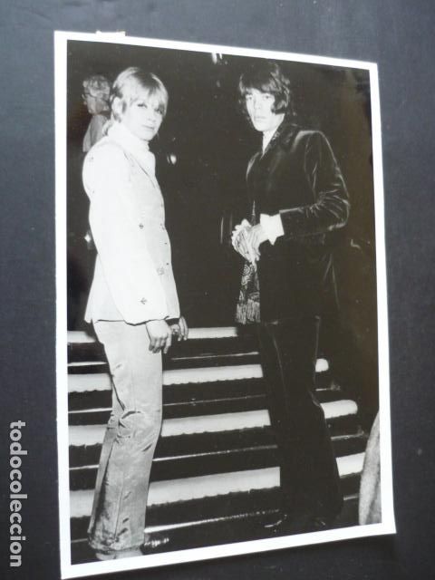 Fotos de Cantantes: MICK JAGGER THE ROLLING STONES 1982 ANTIGUA FOTOGRAFIA 17 X 25,5 CM