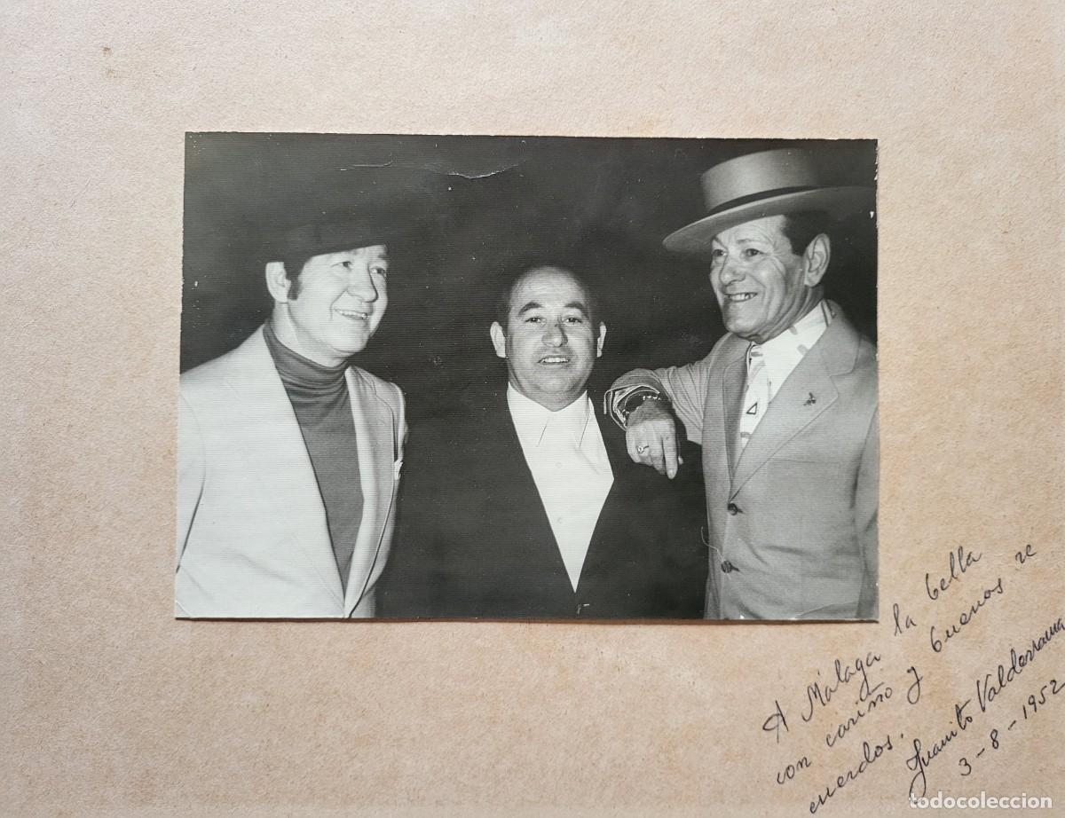 Fotos de Cantantes: Pepe Marchena, Juanito Valderrama y su hermano fotograf&iacute;a 12 X 17 ctms...con cart&oacute;n 22 X 27 ctms.