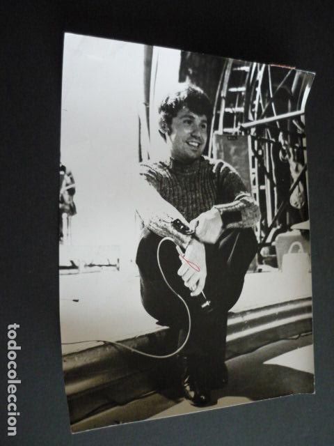 Fotos von Musikern: RAPHAEL CANTANTE ANTIGUA FOTOGRAFIA ORIGINAL A&Ntilde;OS 60 18 X 24 CM