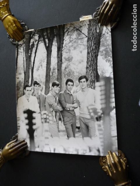 Fotos von Musikern: LOS PASOS CONJUNTO MUSICAL ANTIGUA FOTOGRAFIA ORIGINAL 1966 18 X 22 CM
