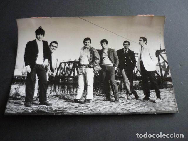 Fotos von Musikern: LOS IRACUNDOS CONJUNTO MUSICAL ANTIGUA FOTOGRAFIA ORIGINAL 12 X 18 CM