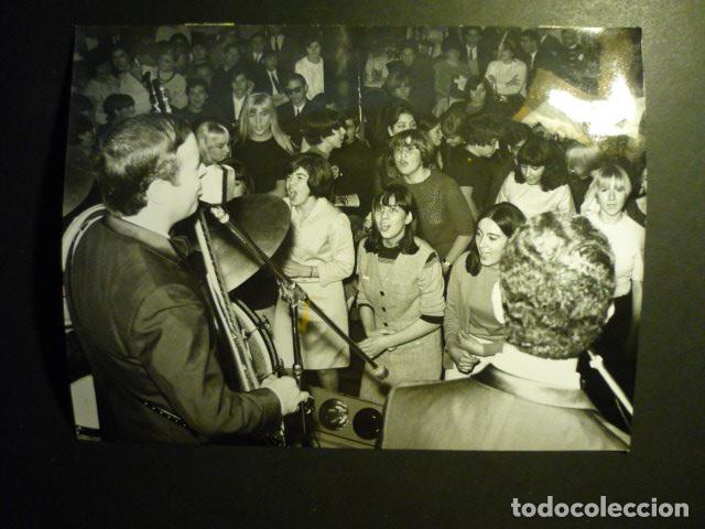 Photos of Singers: LOS CUATRO DE LA TORRE CONJUNTO MUSICAL ANTIGUA FOTOGRAFIA ORIGINAL 18 X 24 CM