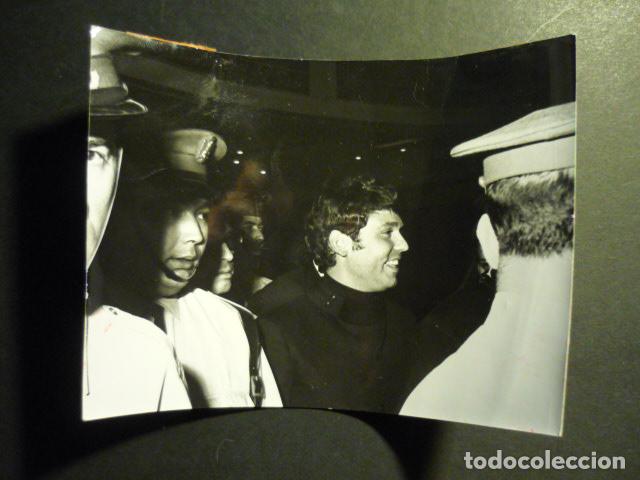 Photos of Singers: RAPHAEL CANTANTE ANTIGUA FOTOGRAFIA ORIGINAL 1969 10 X 13 CM