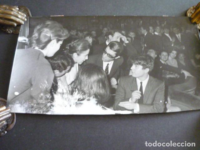 Fotos von Musikern: RAPHAEL CANTANTE ANTIGUA FOTOGRAFIA ORIGINAL 13 X 24 CM