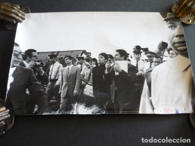 Photos de Chanteurs et Chanteuses: RAPHAEL CANTANTE ANTIGUA FOTOGRAFIA ORIGINAL 19 X 17 CM