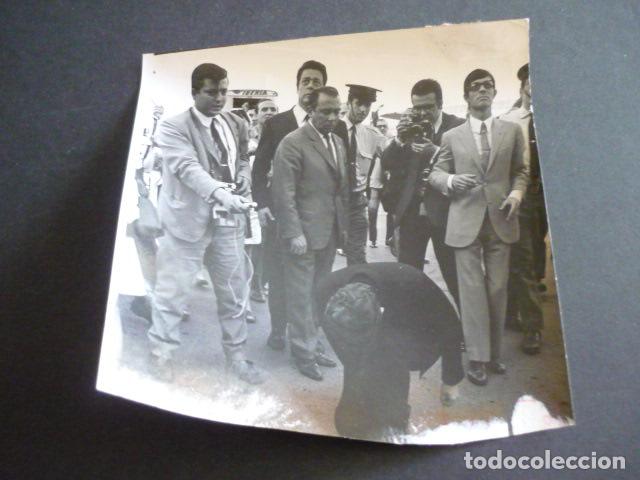 Photos of Singers: RAPHAEL CANTANTE ANTIGUA FOTOGRAFIA ORIGINAL 15 X 16 CM