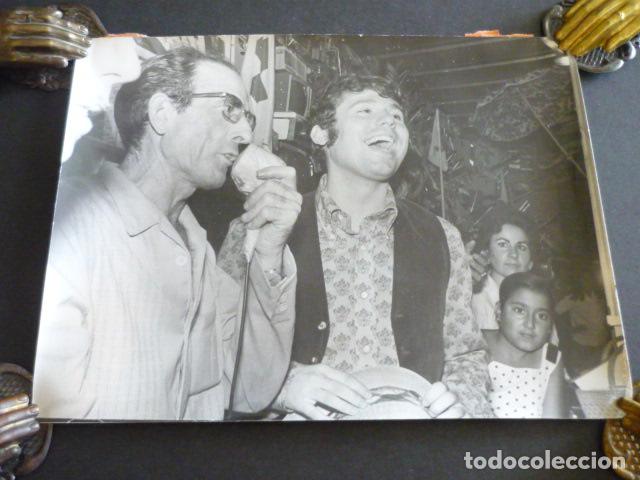 Photos of Singers: RAPHAEL CANTANTE ANTIGUA FOTOGRAFIA ORIGINAL 18 X 24 CM