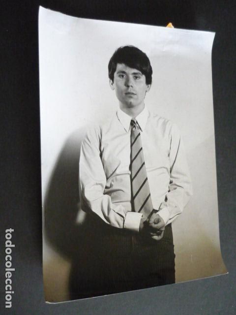 Photos of Singers: RAPHAEL CANTANTE ANTIGUA FOTOGRAFIA ORIGINAL 18 X 24 CM