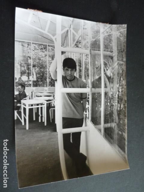 Photos de Chanteurs et Chanteuses: RAPHAEL CANTANTE ANTIGUA FOTOGRAFIA 18 X 24 CM