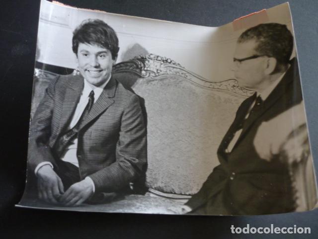 Photos of Singers: RAPHAEL CANTANTE ANTIGUA FOTOGRAFIA 18 X 24 CM