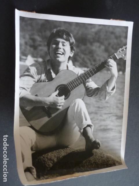 Photos of Singers: RAPHAEL CANTANTE ANTIGUA FOTOGRAFIA 18 X 24 CM