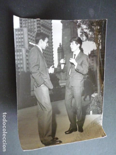 Photos of Singers: RAPHAEL CANTANTE CON FEDERICO HALPERN ANTIGUA FOTOGRAFIA 18 X 24 CM