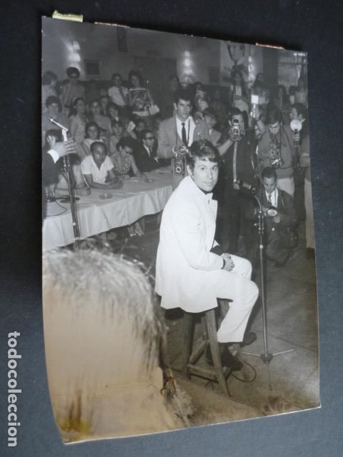 Photos of Singers: RAPHAEL CANTANTE ANTIGUA FOTOGRAFIA 18 X 24 CM